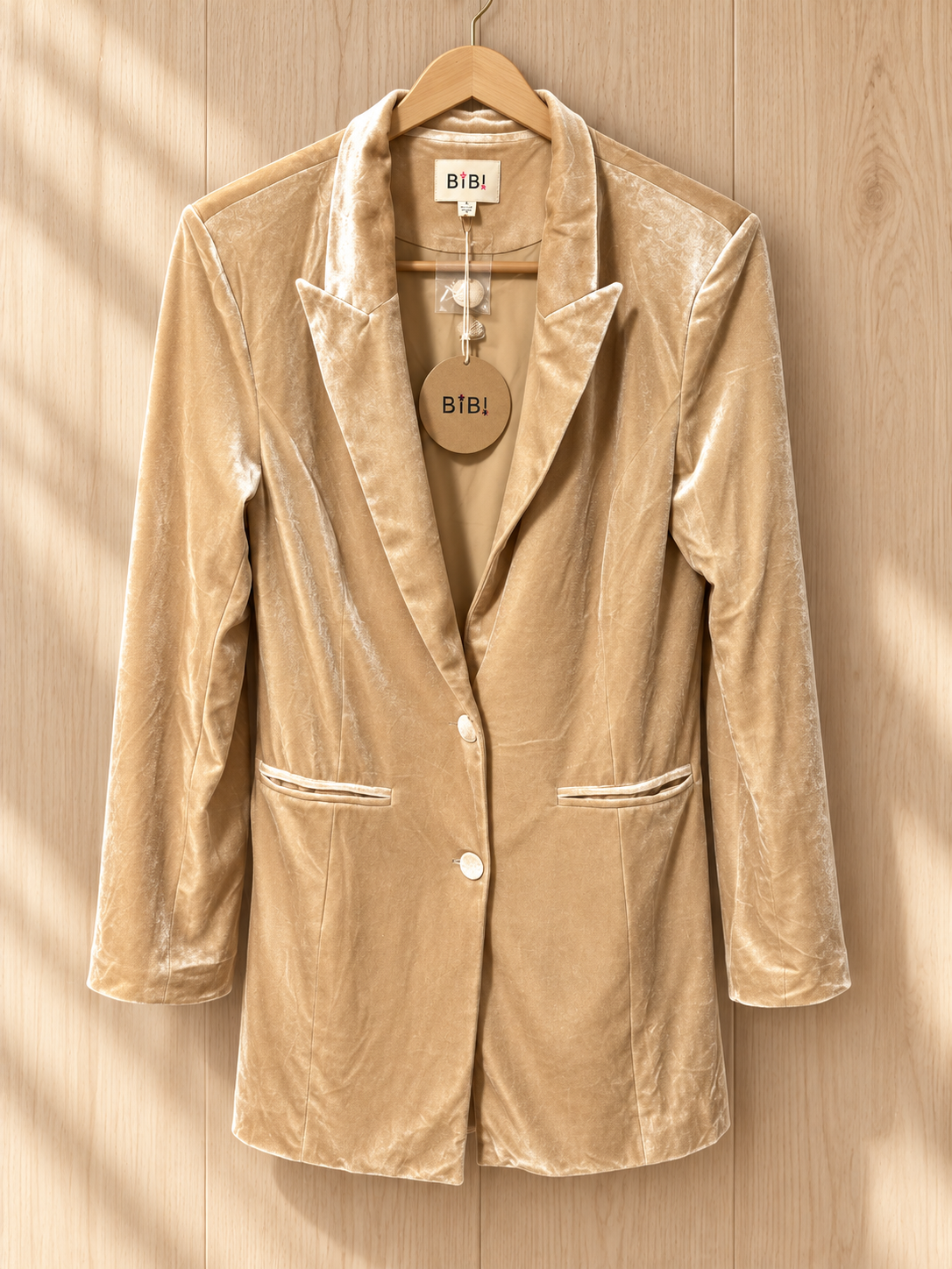 BiBi Women’s Champagne Gold Velvet Longline Blazer - Small