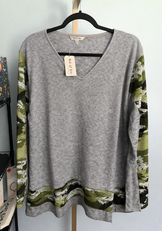 Yak & Yeti Gray Patterned Sleeve Sweater – Size Large