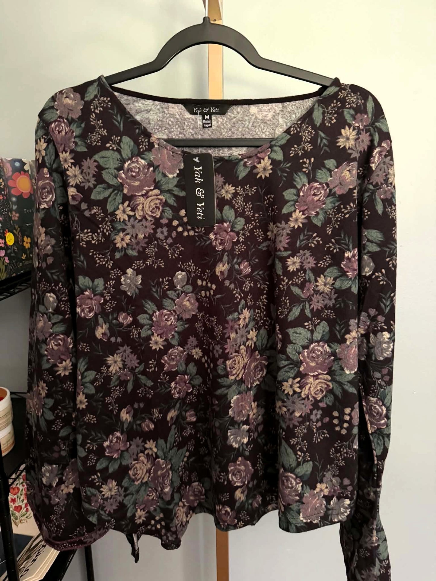 Yak & Yeti Floral Print Blouse – Size Medium